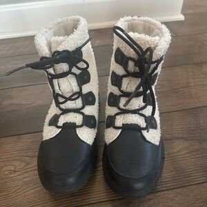Sorel Explorer II Joan Cozy Winter Boot  Size 7